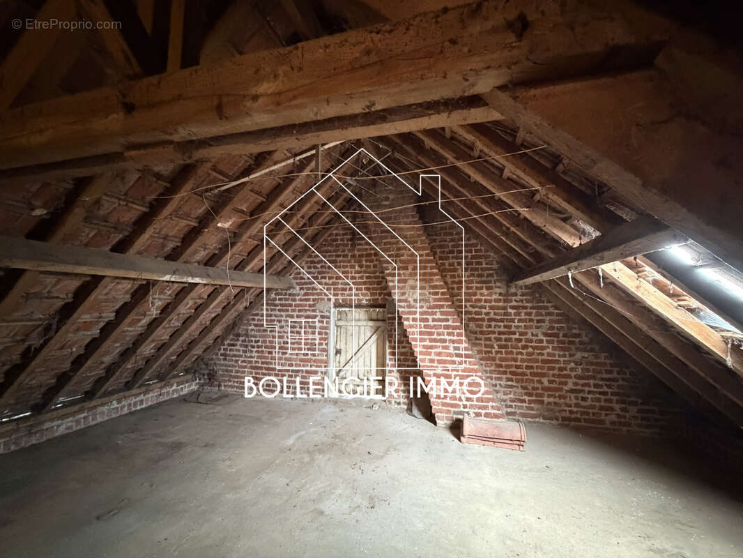 Corps de ferme au carré à renover. BEAU POTENTIEL. - photo 8
