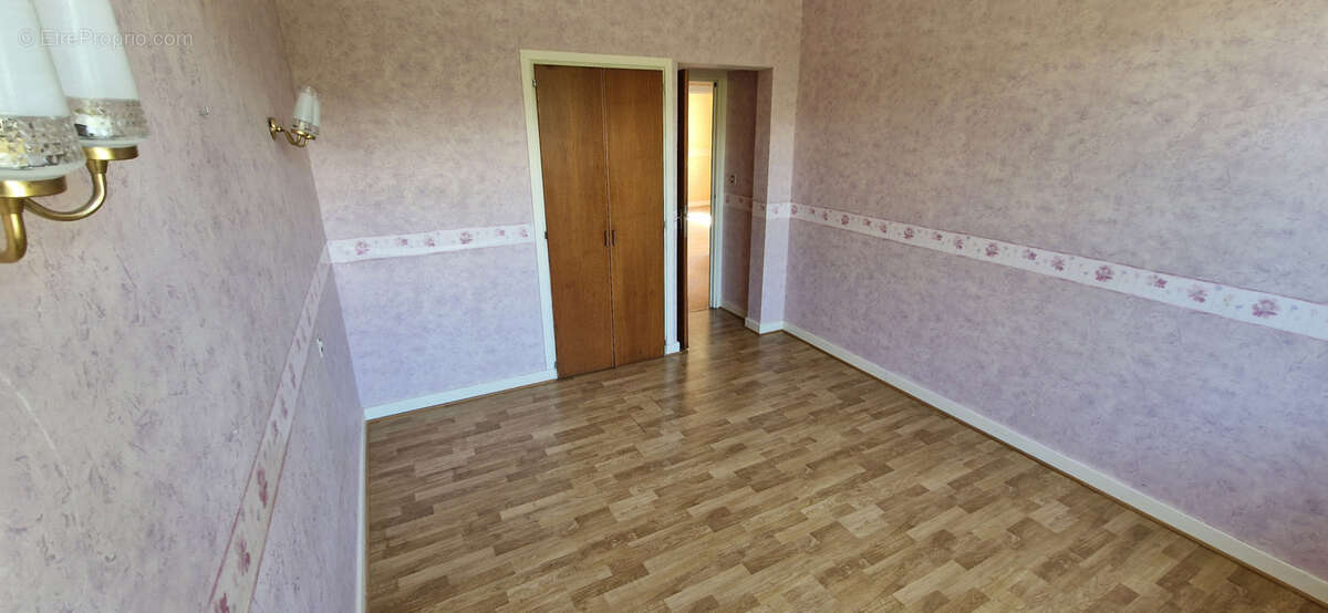 Maison à PERIGNAT-LES-SARLIEVE