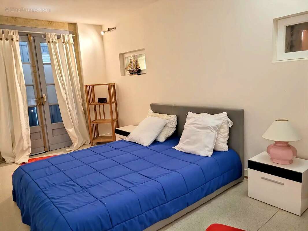 Maison à SAINT-CHRISTOLY-DE-BLAYE