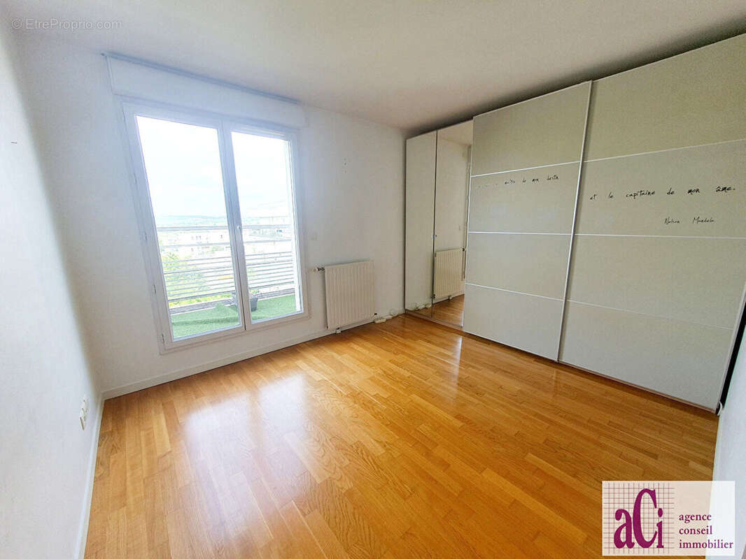 Appartement à FRESNES