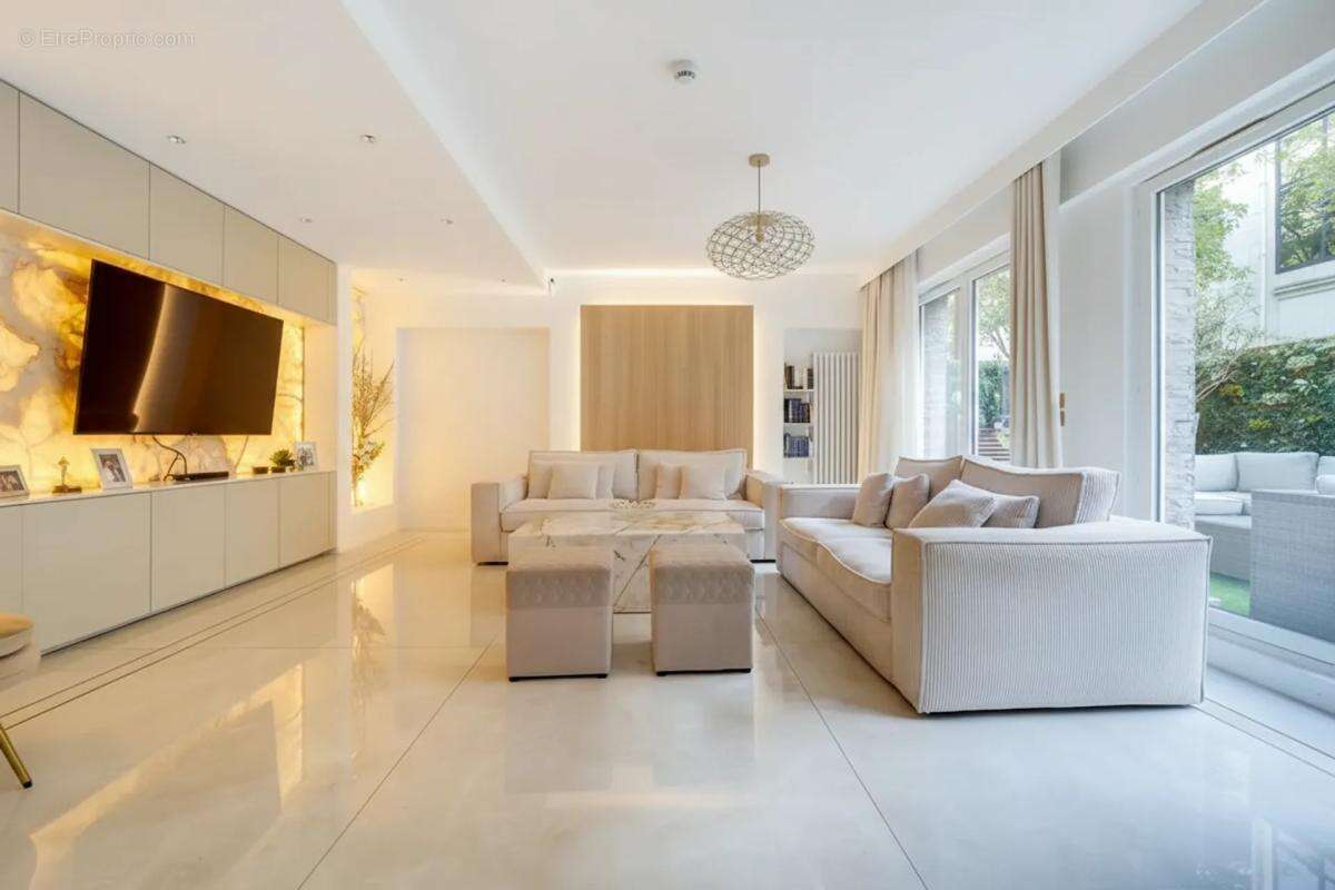 Appartement à NEUILLY-SUR-SEINE
