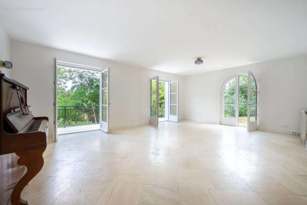 Maison de 10 pièces de 248 m² à Pontoise - photo 4