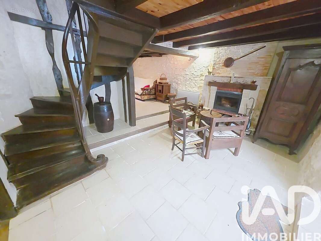 Maison 130 m² à Varaignes  - photo 2