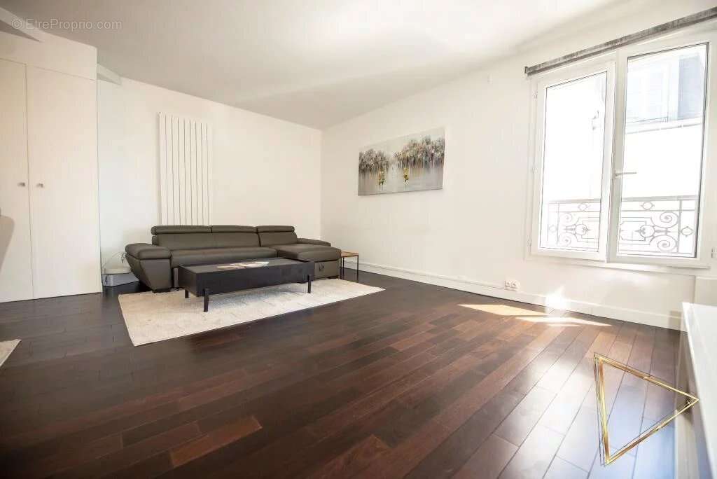 Appartement à PARIS-1E