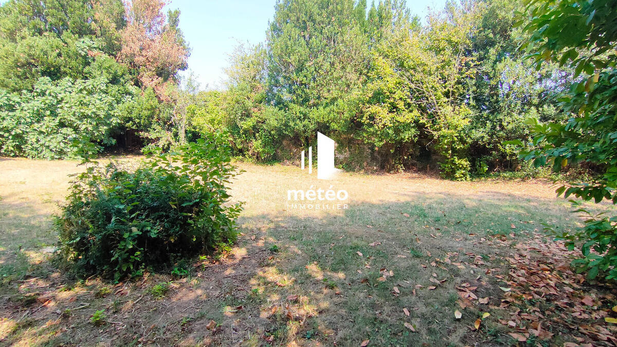 Terrain à ANGLES