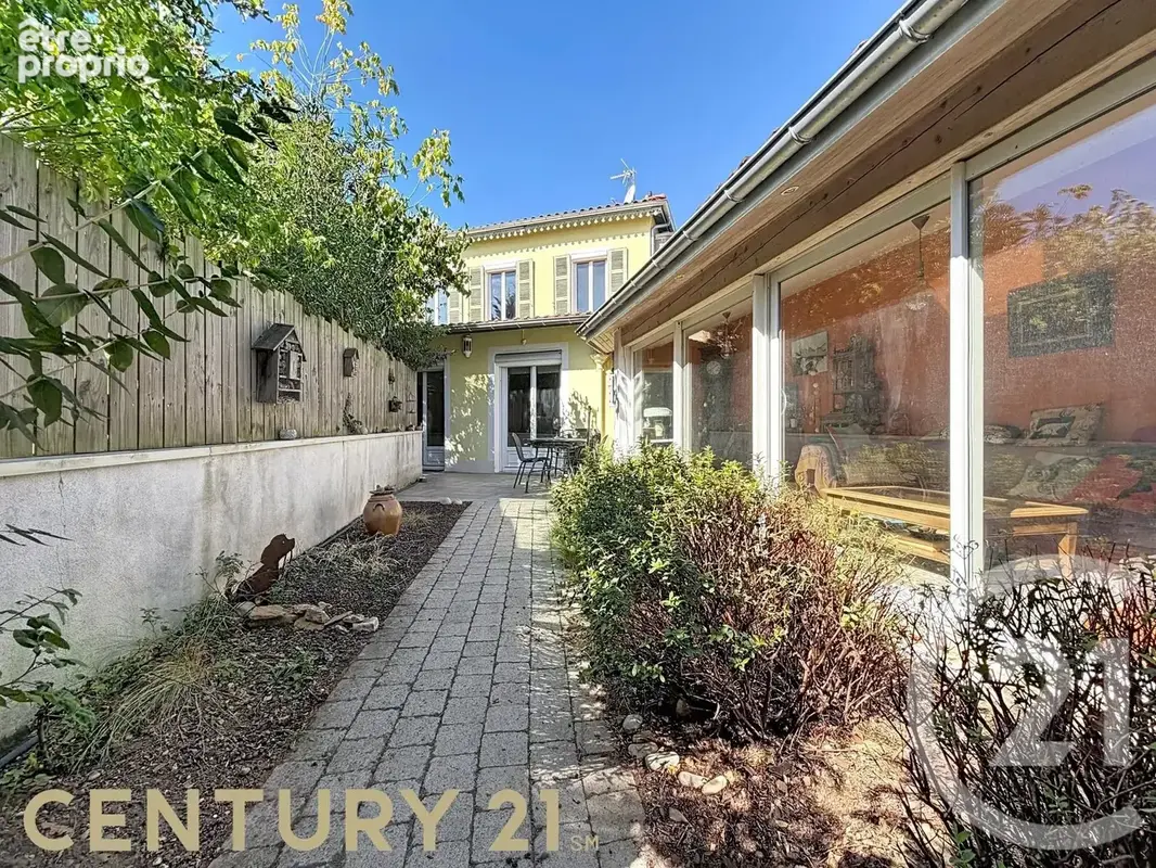 Photo Maison à Fontaines-Sur-Saone au prix de 449 000€