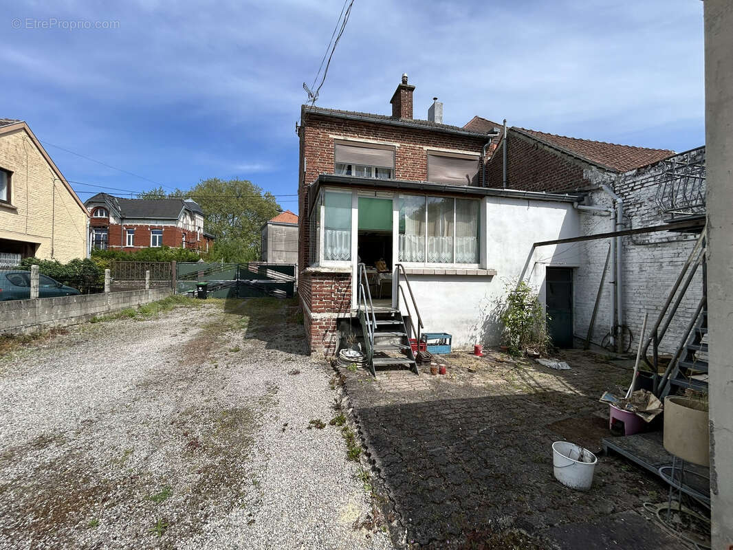 Ideale Artisan, collectionneur ou projet nécessitant de grands volumes ! Maison avec hangard proche axe routie - photo 8