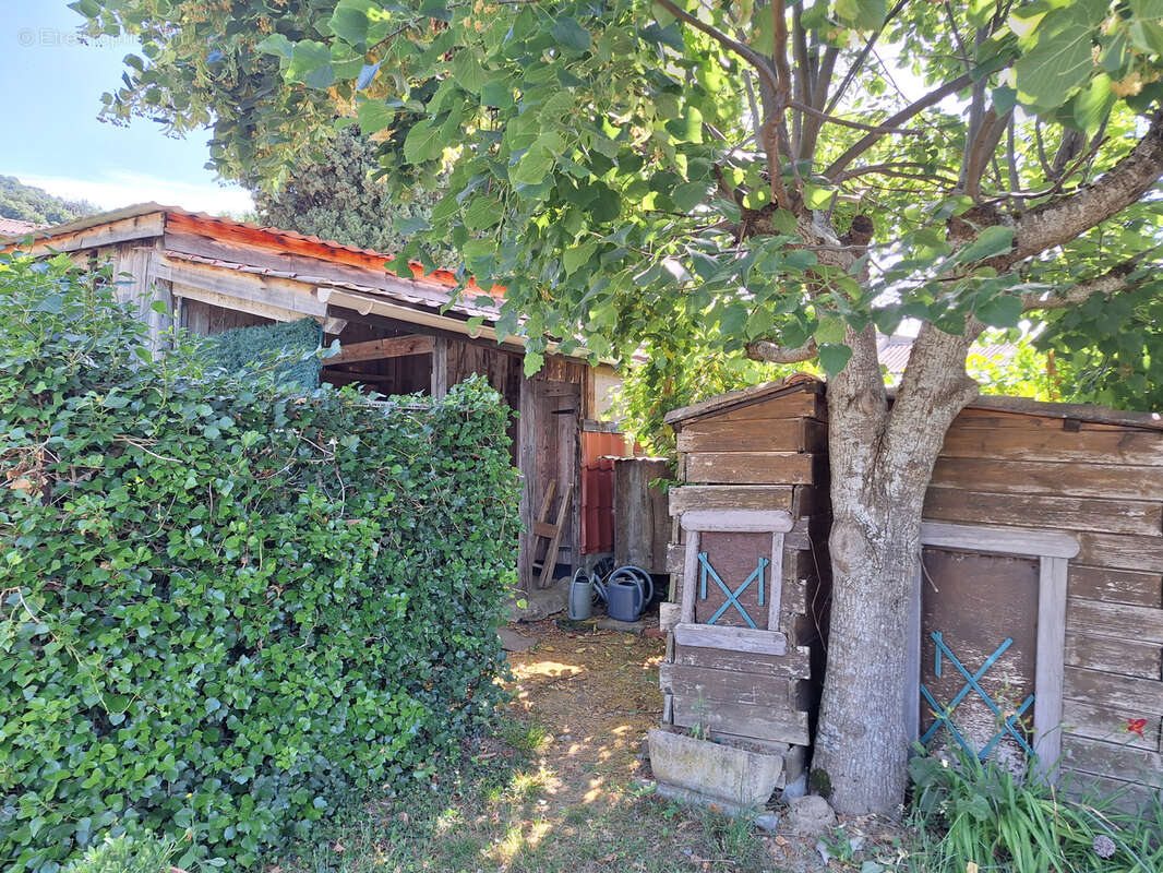 Grande maison de village en pierre avec jardin et dépendances - photo 39