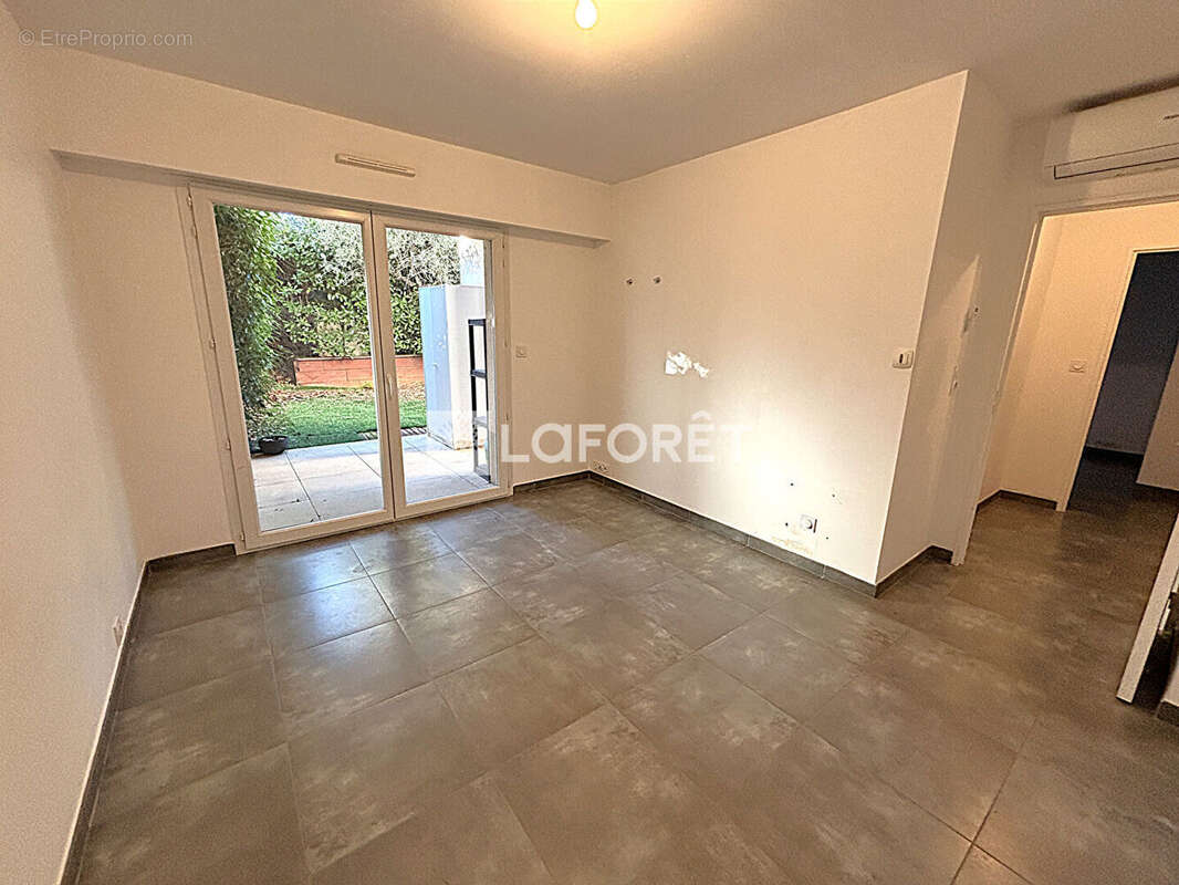 Appartement à SAINT-LAURENT-DU-VAR