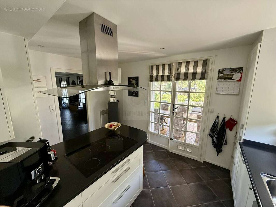 Maison 98 m² à Agde  - photo 8