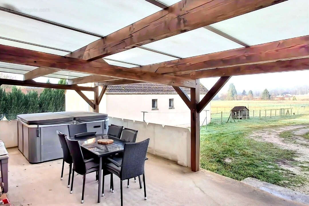 Maison à POILLY-SUR-THOLON