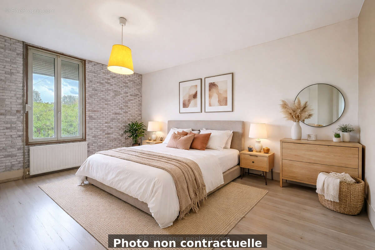 Maison à QUIEVRECHAIN