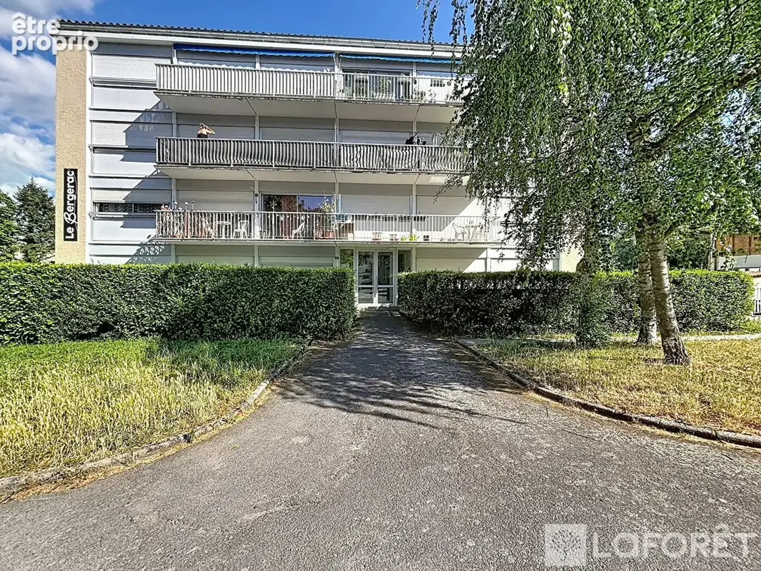 Grand T4 de 101 m² avec garage, balcon et vue dégagée - photo 4