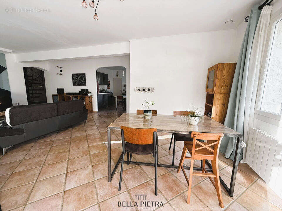 Maison à SAINT-GENIES-DES-MOURGUES