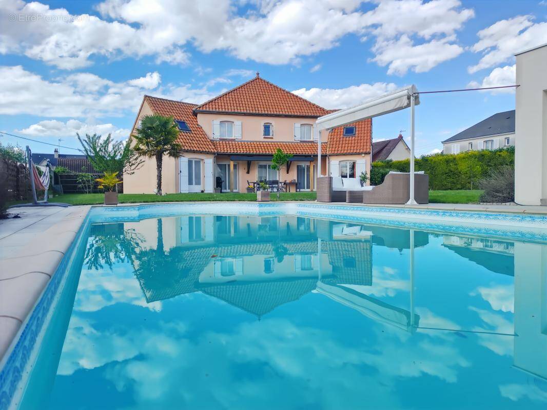Maison à SAINT-PRYVE-SAINT-MESMIN