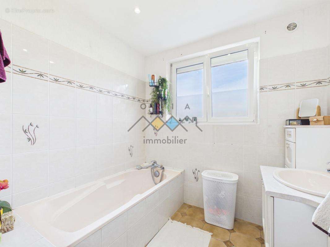 Maison à FEY-EN-HAYE