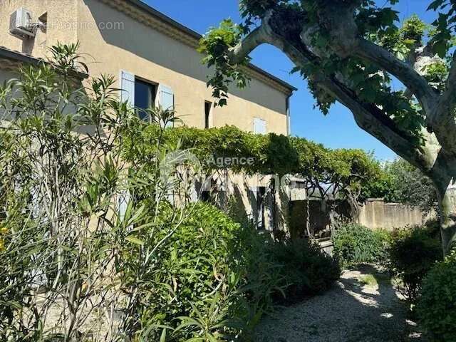 Maison à SAINT-SATURNIN-LES-AVIGNON