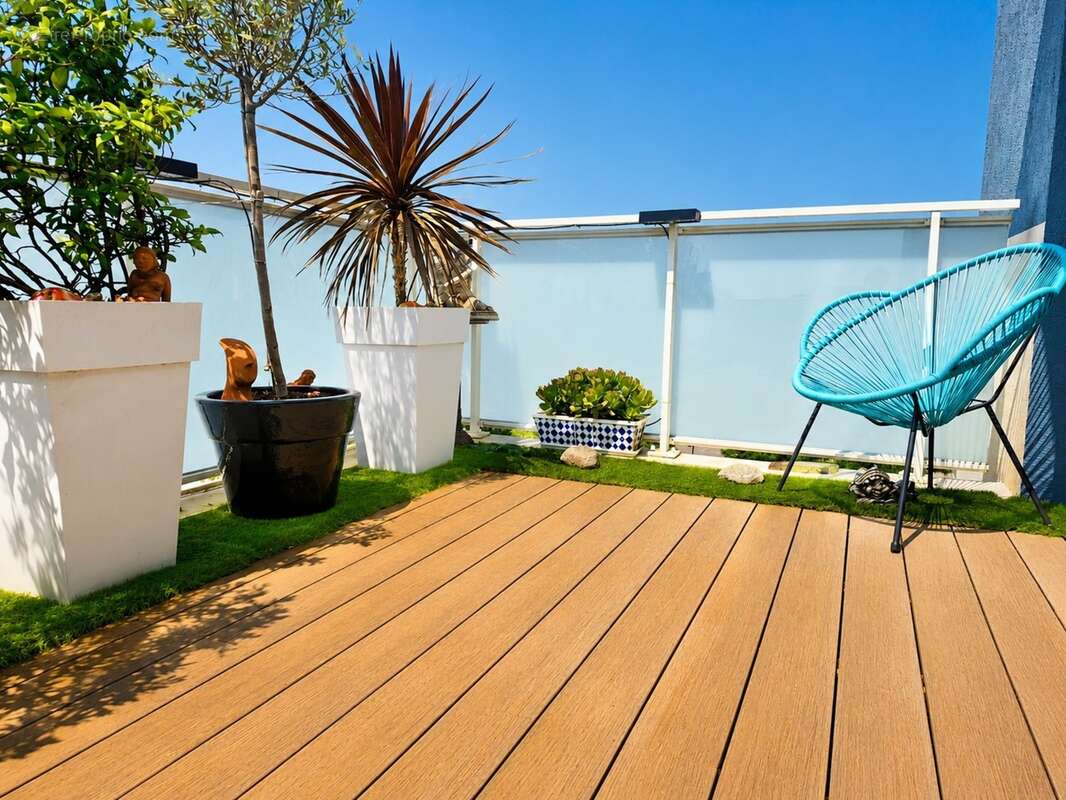 Canet Plage – 7ème et Dernier étage d'exception, dans résidence de standing, T2 avec cabine de couchage vue mer, terrasse de 21  - photo 10