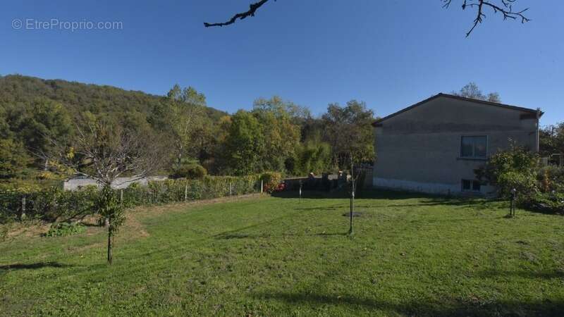 Maison à SAINT-JUERY