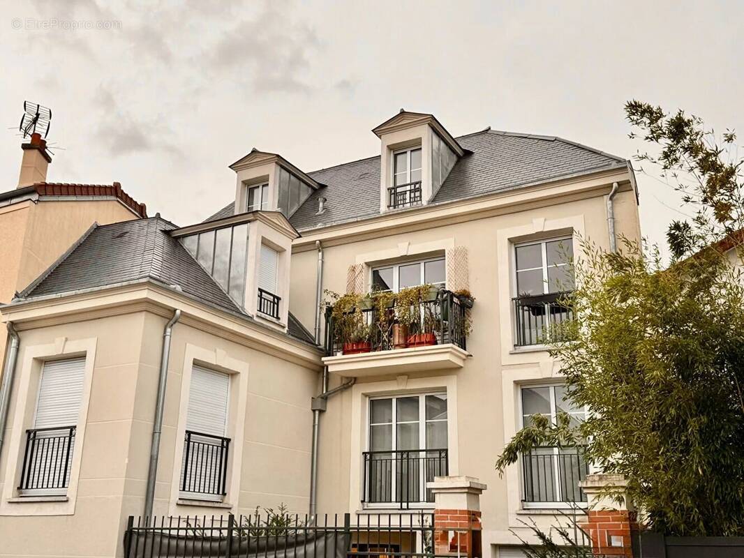 Appartement à COLOMBES