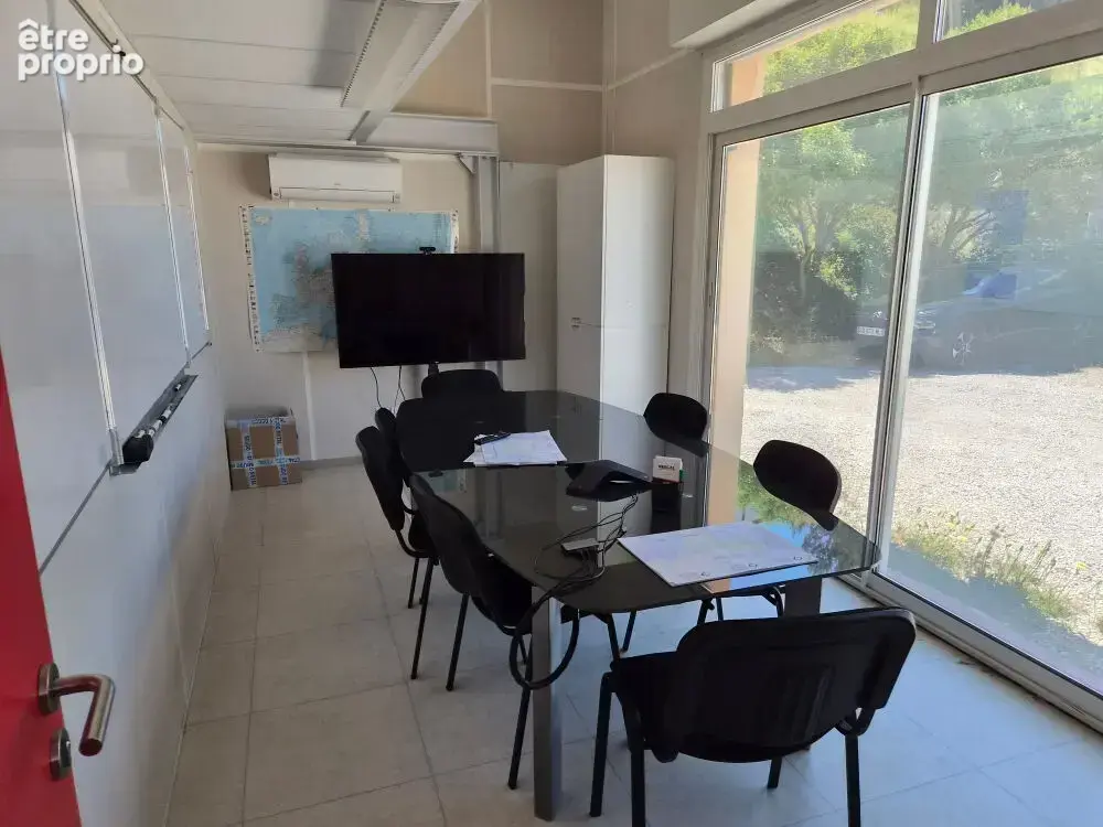 Local d'activite  r+1 de 187 m² zone ecopolis martigues 13500 - photo 7