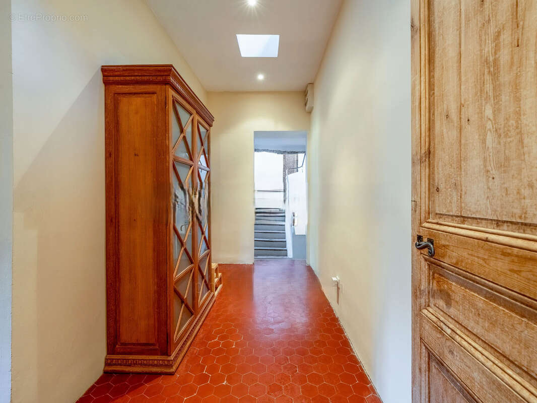 ALLEINS, maison de caractère de 350 m2, piscine, garage - photo 16