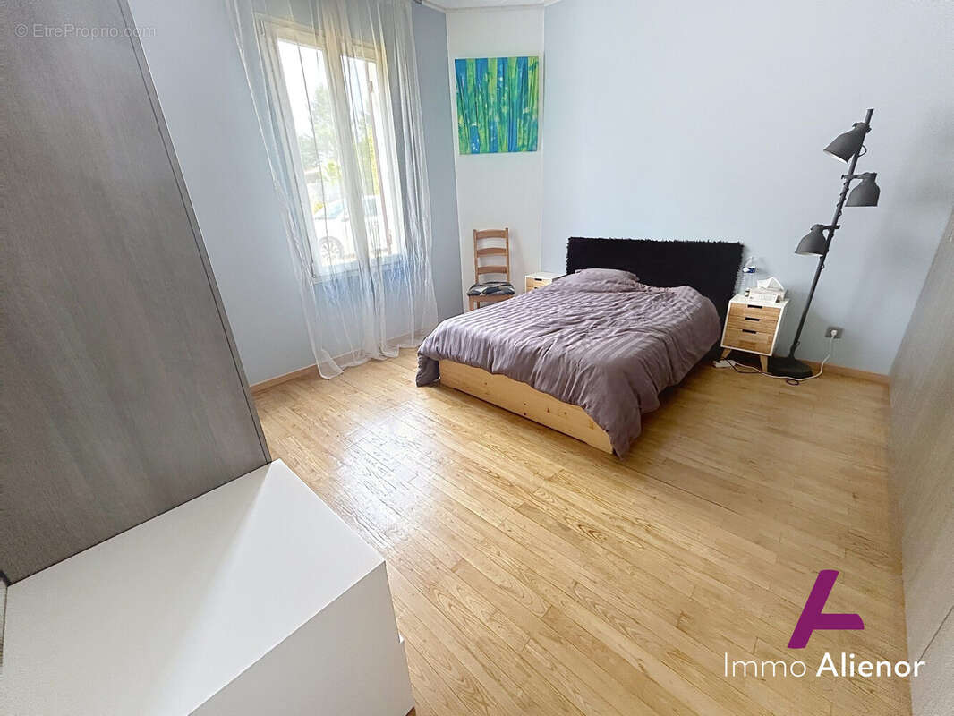Maison 143 m² à Belin-Beliet  - photo 6