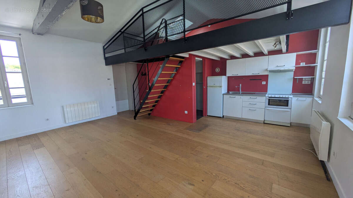 Rochefort Centre - T2 avec mezzanine dans hôtel particulier rénové - photo 2