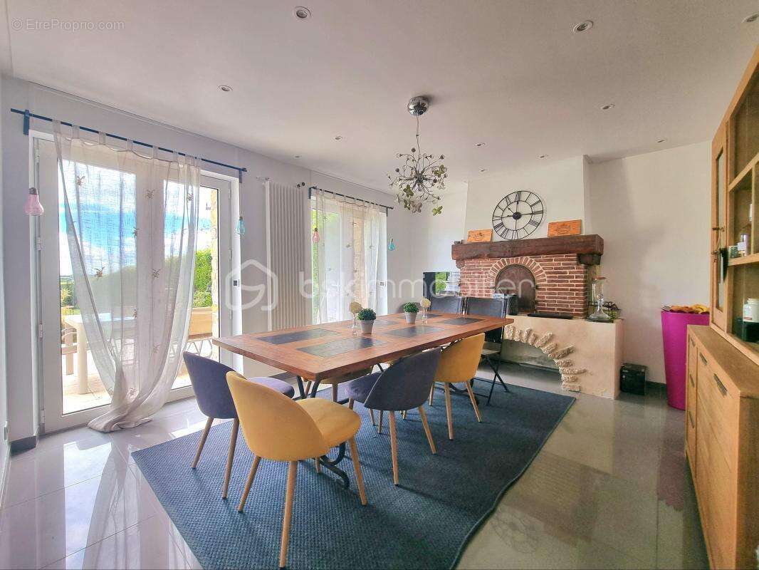 Charmante maison en pierre, 8 pièces, 4 chambres, garage, annexes, piscine !!! - photo 7