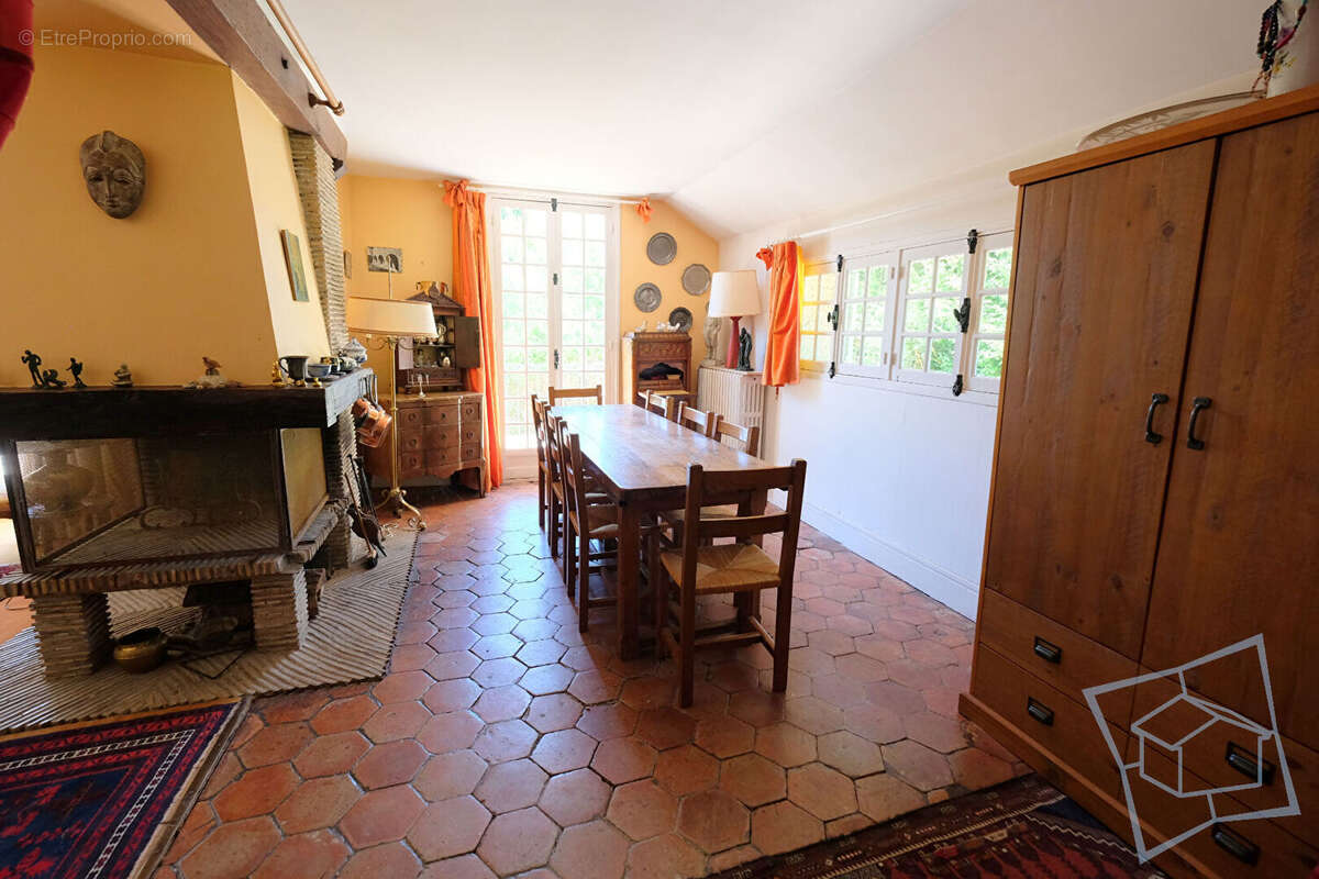 Maison à MILON-LA-CHAPELLE