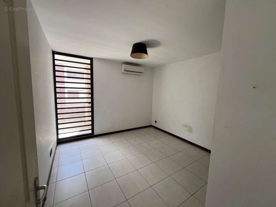 Appartement à REMIRE-MONTJOLY