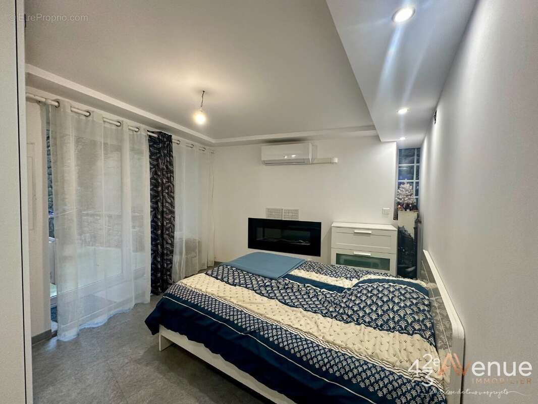 Maison 155 m² à Saint-Bonnet-Le-Chateau  - photo 6