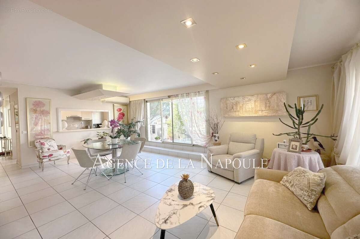 Appartement à MANDELIEU-LA-NAPOULE