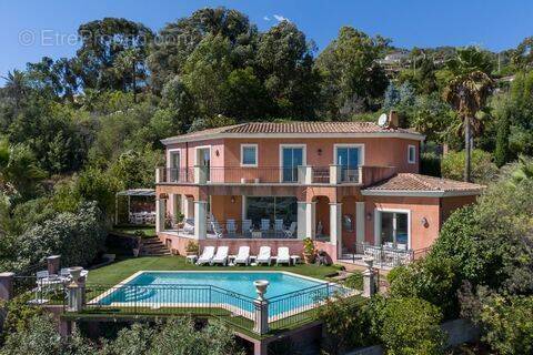 Maison à MANDELIEU-LA-NAPOULE