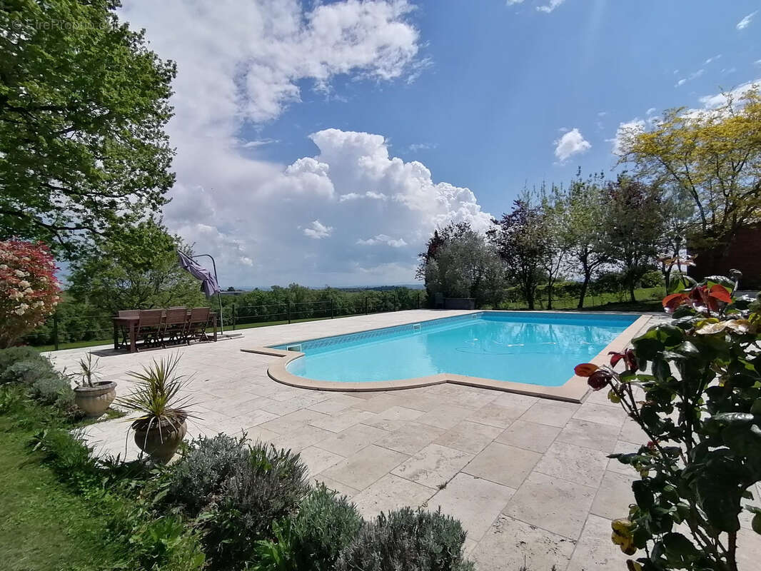 Maison à CAHUZAC-SUR-VERE