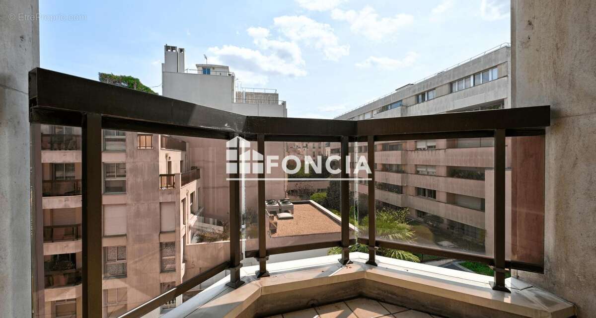 Appartement à PARIS-7E