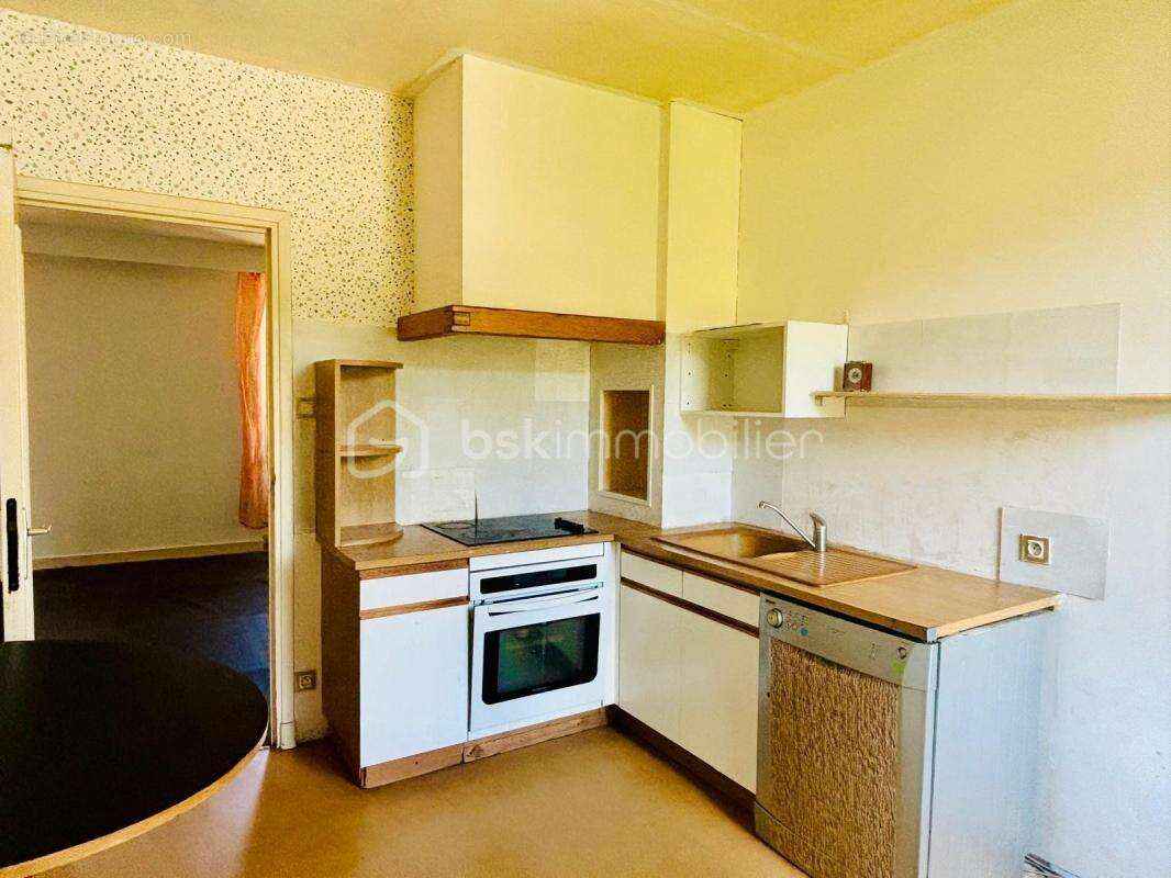 Appartement à COURS-LA-VILLE