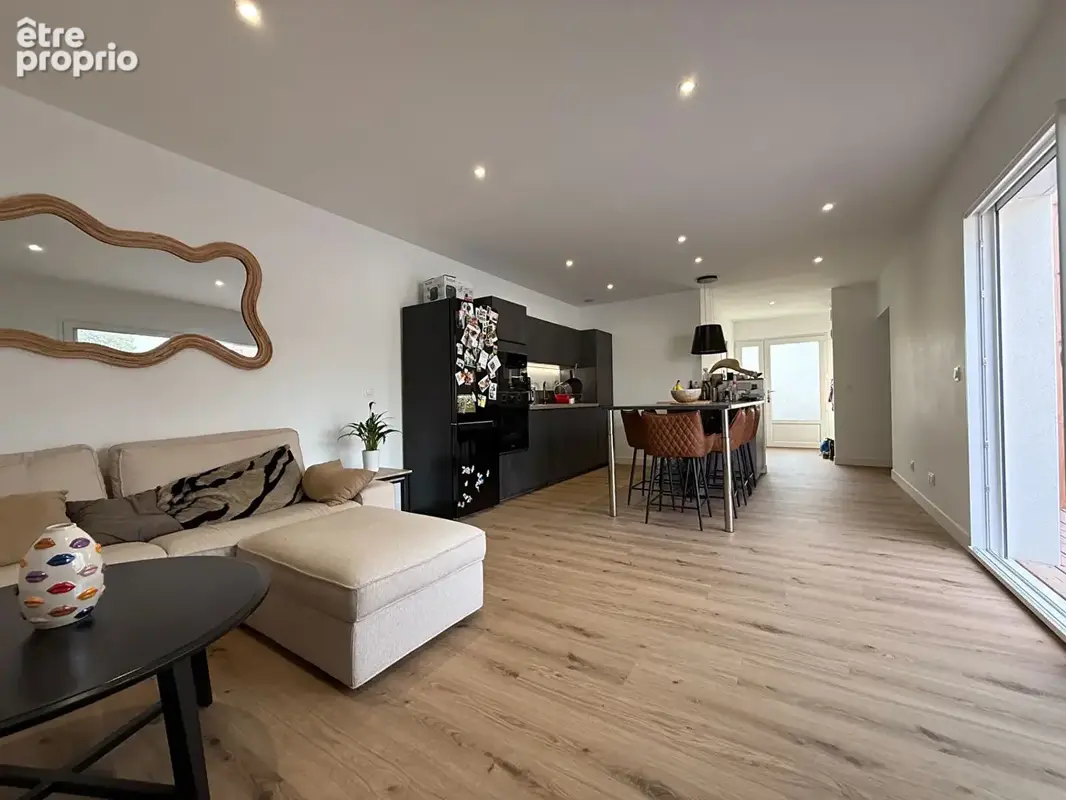 QUARTIER RÉSIDENTIEL - Maison neuve de trois pièces avec grande terrasse bois - photo 3