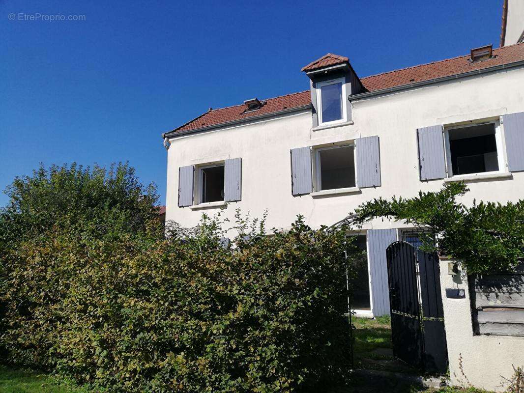 Maison à CERNAY-LA-VILLE