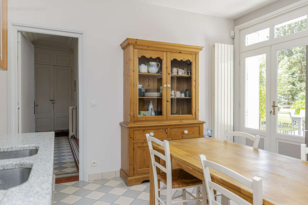 ORLEANS-DUNOIS- Elégante maison bourgeoise de 250m2 avec garage et jardin- - photo 15
