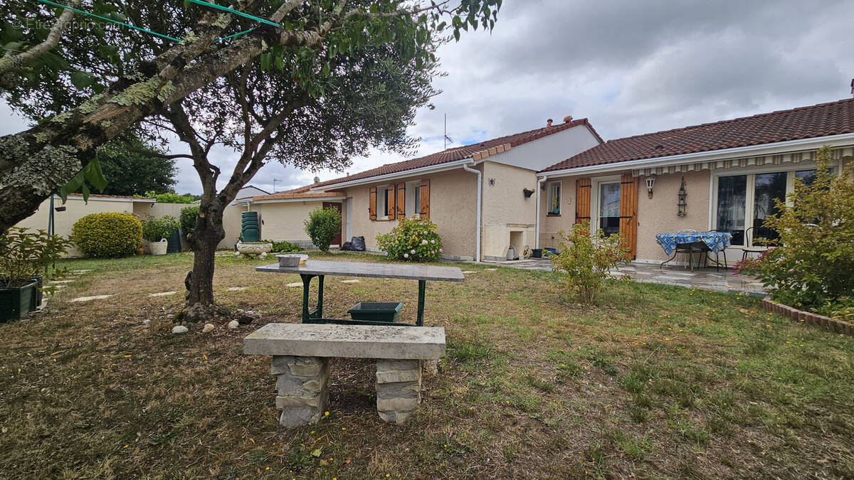 Maison à PAREMPUYRE