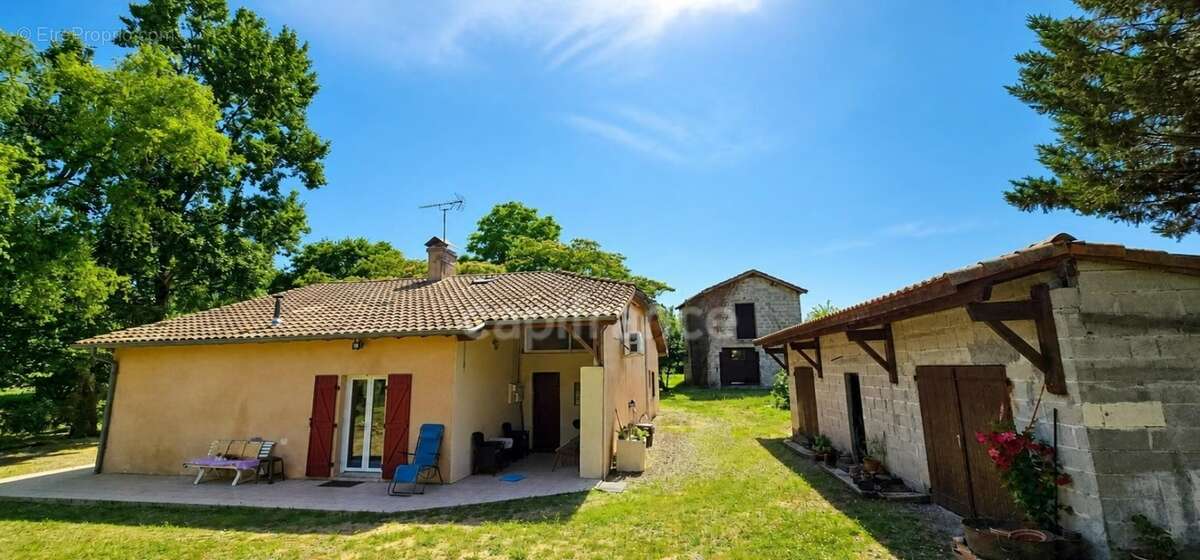 Dpt landes (40), à vendre à samadet, maison t5 162 m² avec garages, dépendances et terrain arboré de 2 482 m² - photo 15
