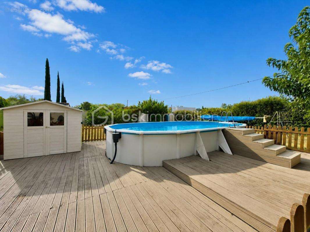 SORGUES – Maison familiale de 150 m² – Autonomie en eau et en électricité – Piscine, spa, suite parentale et fort potentiel d'év - photo 16