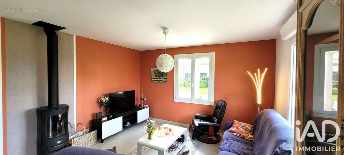 Maison 151 m² à Saint-Denis-La-Chevasse  - photo 6