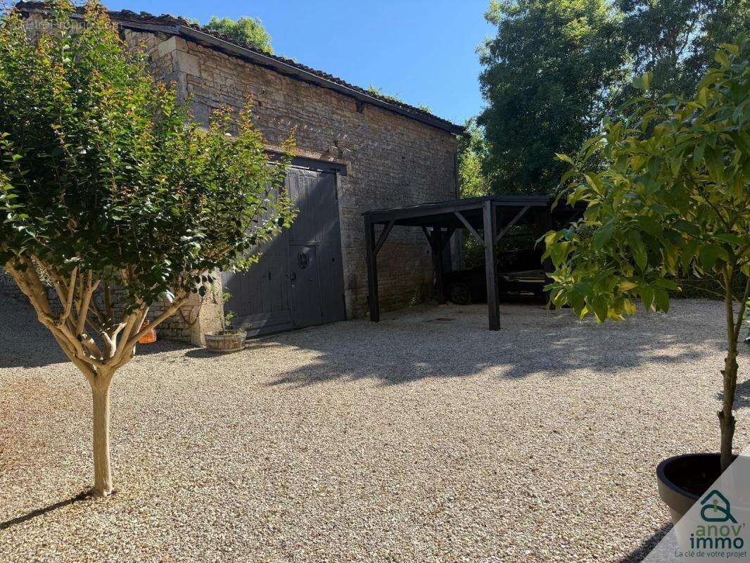 Maison à NANTEUIL-EN-VALLEE