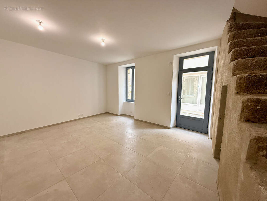 Appartement à SUZE-LA-ROUSSE