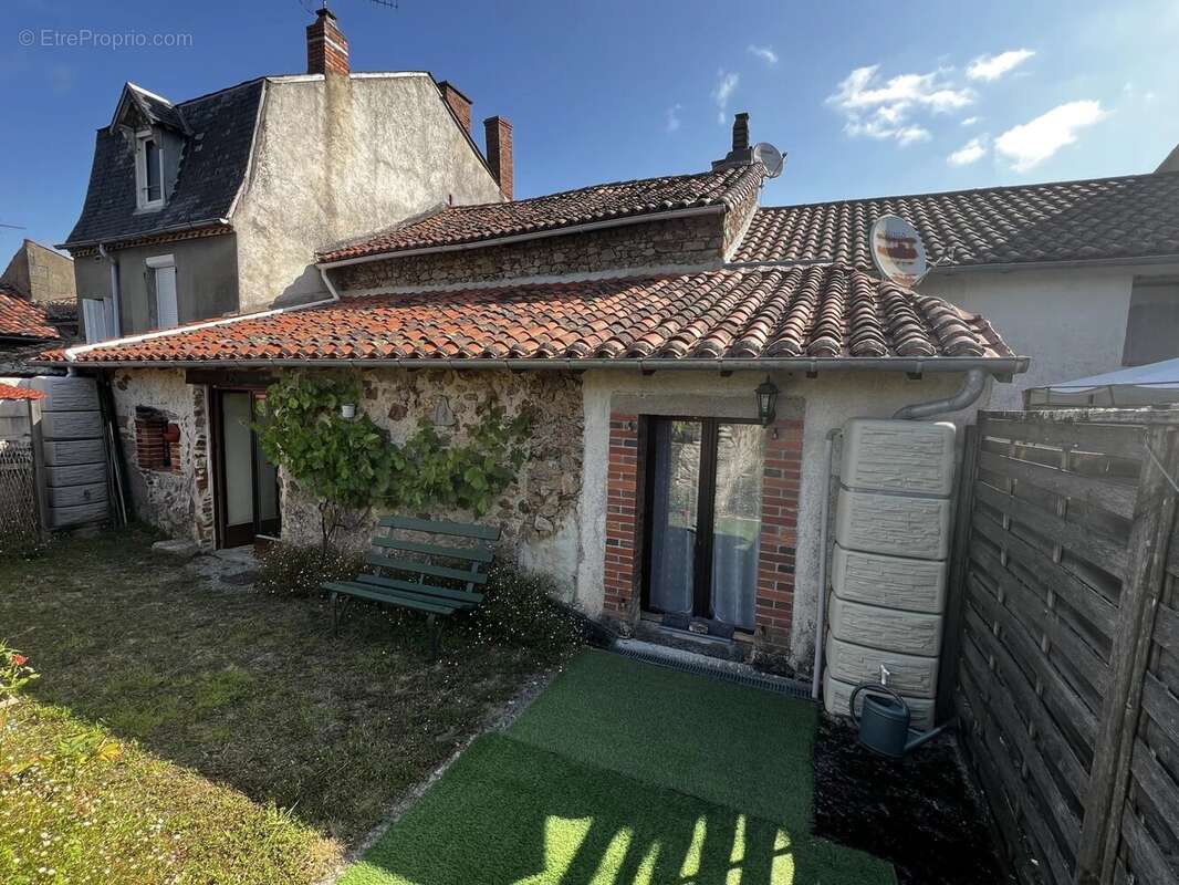 Maison à LE DORAT