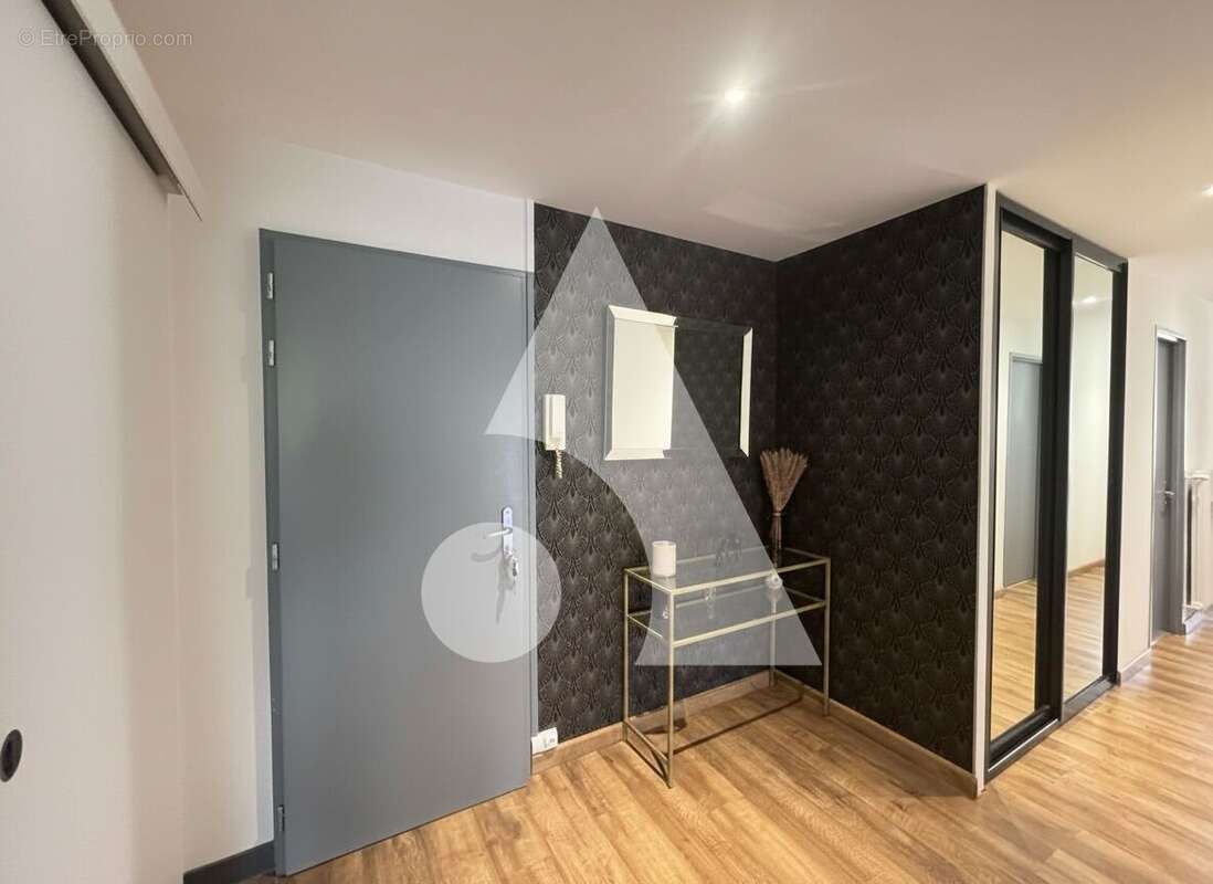 Appartement T4 rénové -  Vue exceptionnelle - Garage et cave - photo 4