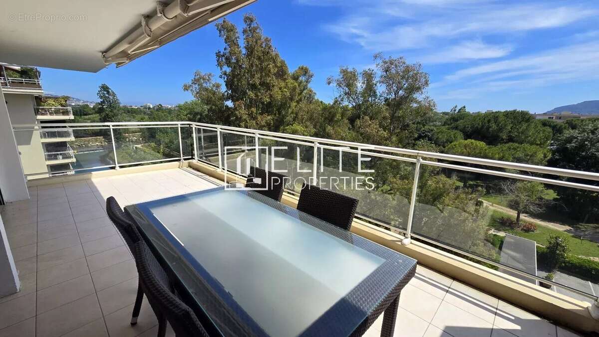 Appartement à MANDELIEU-LA-NAPOULE