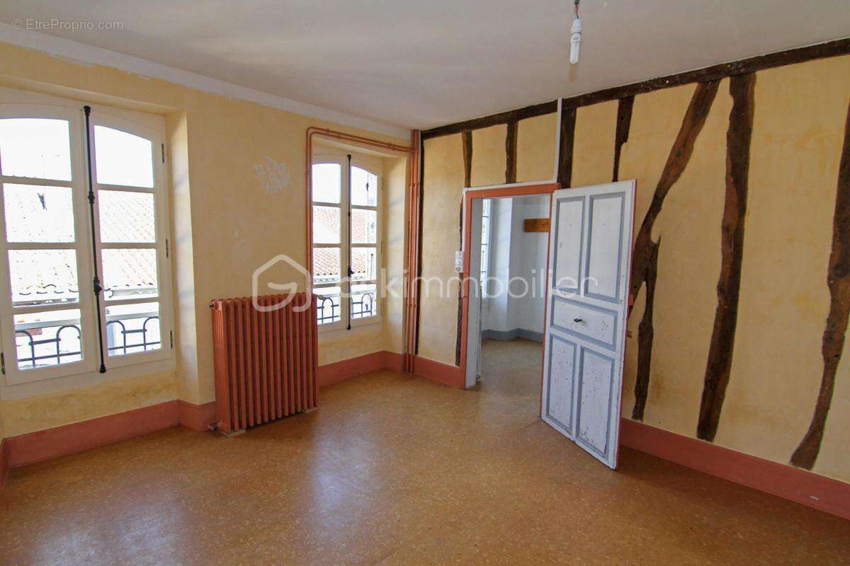 Au cœur de Saint-Clar, un immeuble aux volumes généreux et au fort potentiel - photo 12